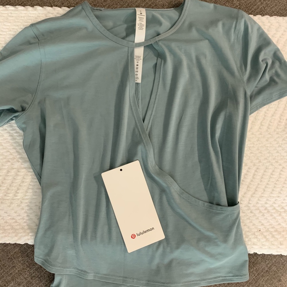Lululemon round trip short sleeve